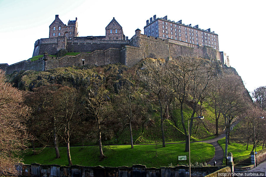 замок со стороны Приходской церкви св. Кутберта Эдинбург, Великобритания