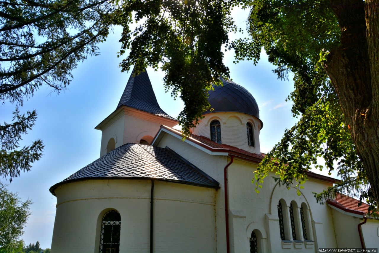 Церковь Святой Троицы Поленово (Бехово), Россия