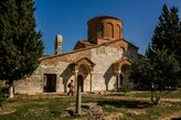 Южная Албания, собственно, южнее Тираны и Дурреса, более православные места. Мечетей тут гораздо меньше чем на севере. Древняя Апполония и Берат сохранили древние храмы, восстанавливаются, но всё не так быстро делается.