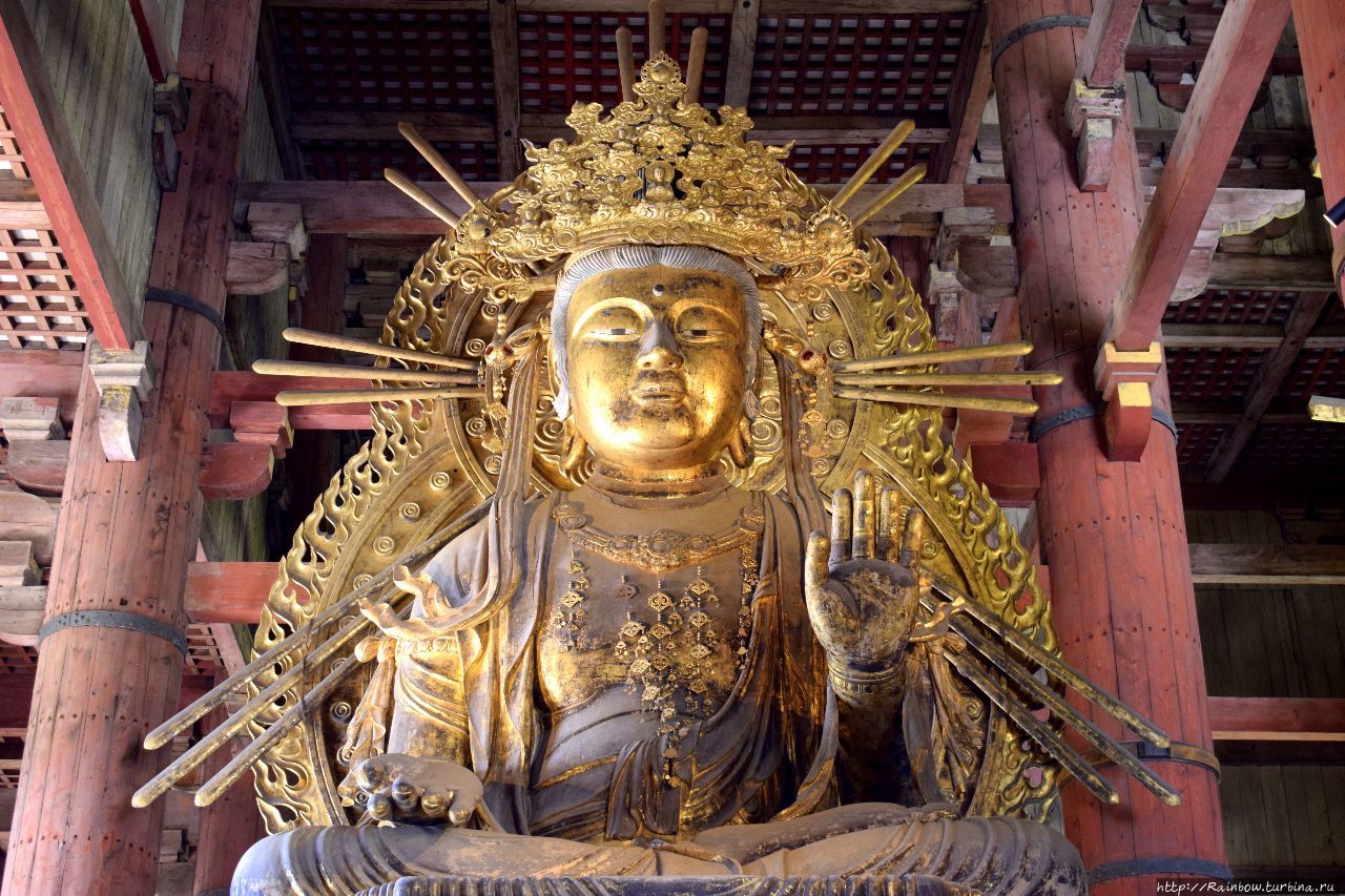 Олени и гигантский Будда Нара, Япония