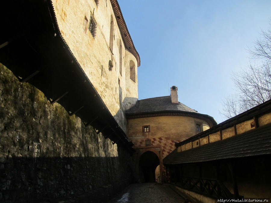 Оравский замок — мрачное, средневековое очарование... Оравски-Подзамок, Словакия