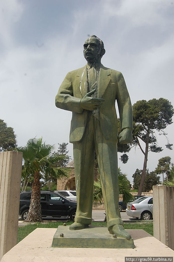 Памятник Исмету Иненю Фамагуста, Турецкая Республика Северного Кипра