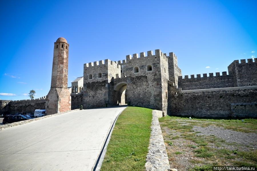 Крепость не производит впечатления какой-то древней реликвии, сохранившейся с незапамятных времен, но, тем не менее, дает возможность представить, как могла выглядеть крепость Ахалцихе во времена оттоманского владычества, и какой огромный труд необходимо было приложить российской армии, чтобы захватить ее Ахалцихе, Грузия