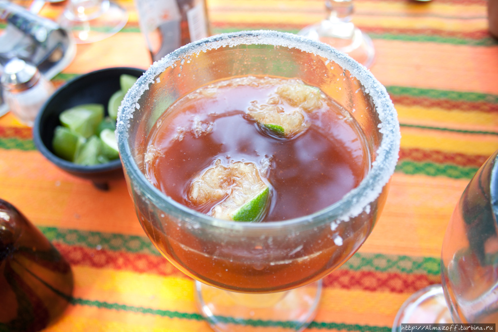 Горячая мексиканская кухня и общение, тоже горячее. Мексика