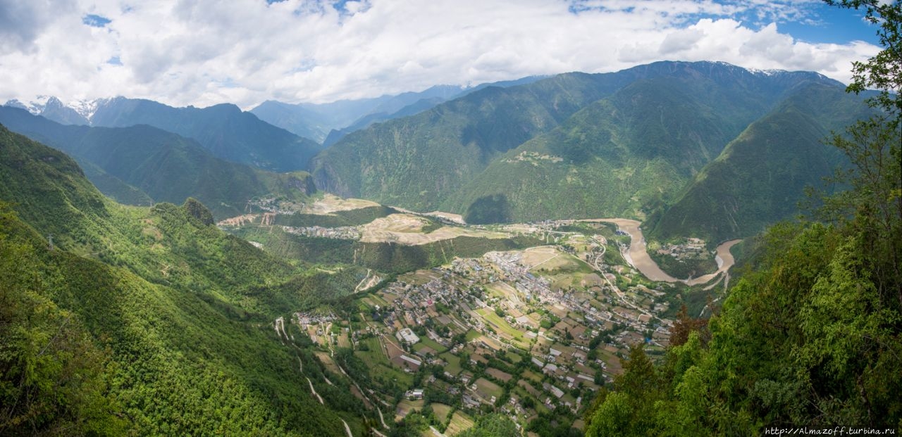 Смотровые площадки над ущельем реки Салуин текущей из Тибета
