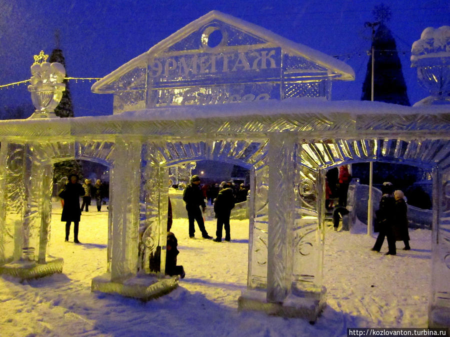 Вход в ледяной Эрмитаж. Красноярск, Россия