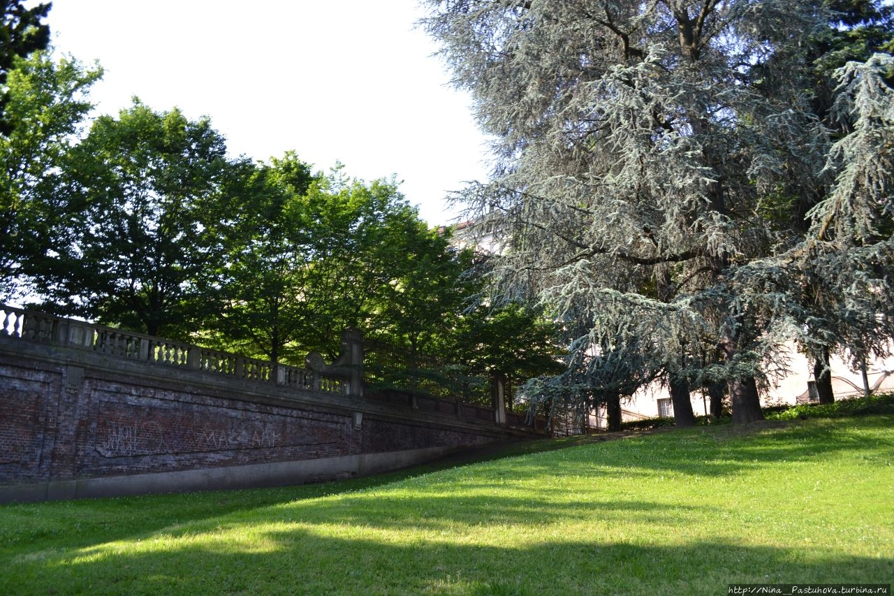 Королевский парк и памятник карабинерам Турин, Италия