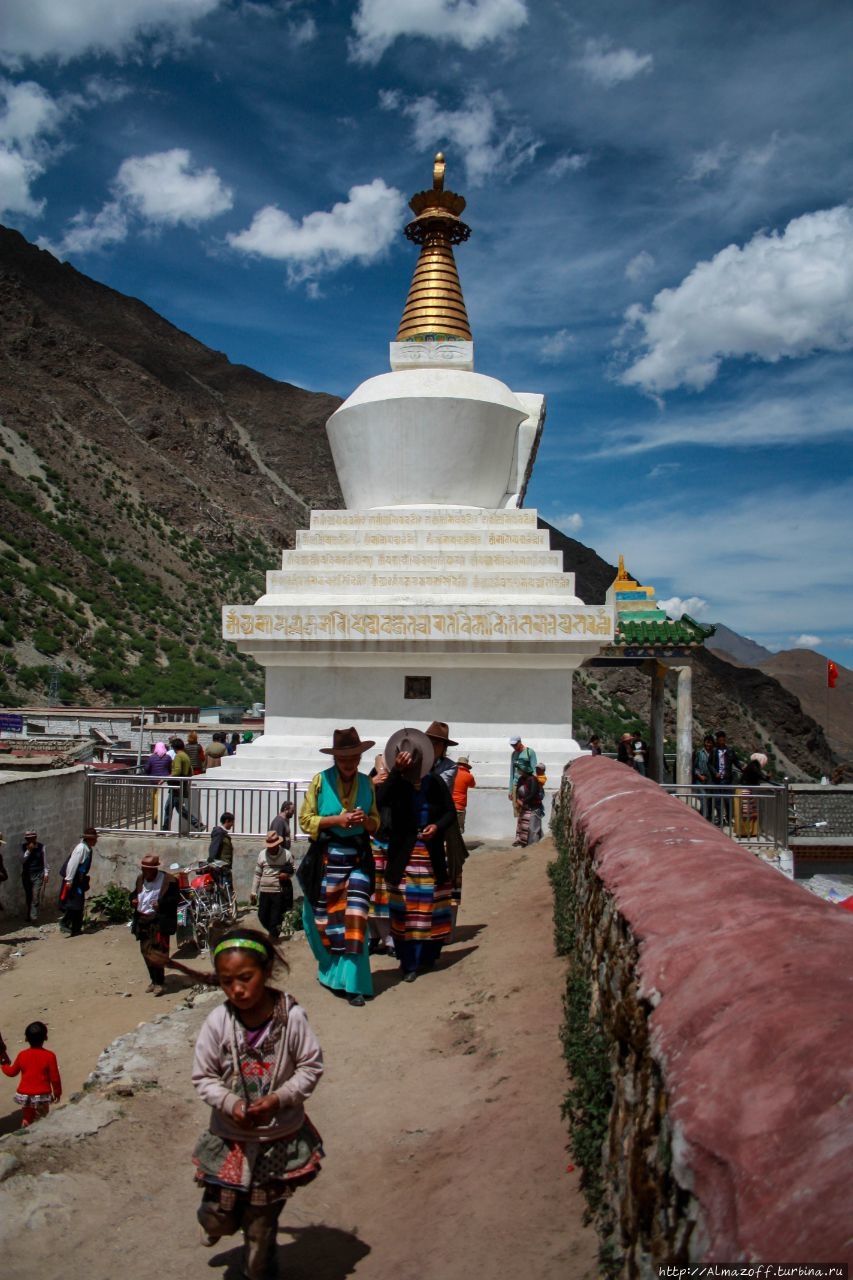 Главная резиденция Кармап в Тибете — монастырь Цурпху Монастырь Цурпху, Китай