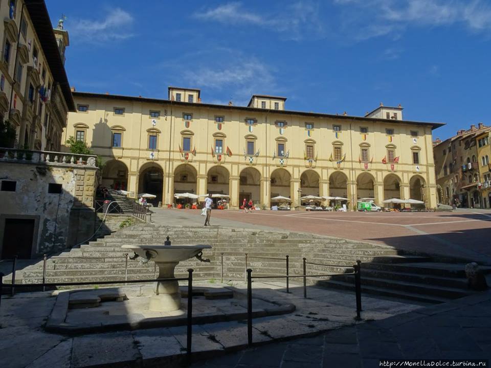 Исторический центр Arezzo: piazza Grande Ареццо, Италия