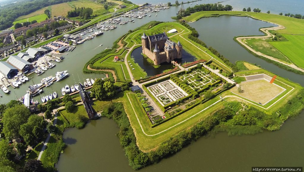 Фото с сайта замка Мюйден, Нидерланды