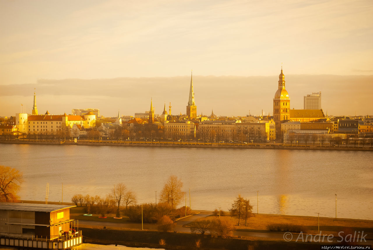 Последний январский рассвет над Старым городом Рига, Латвия