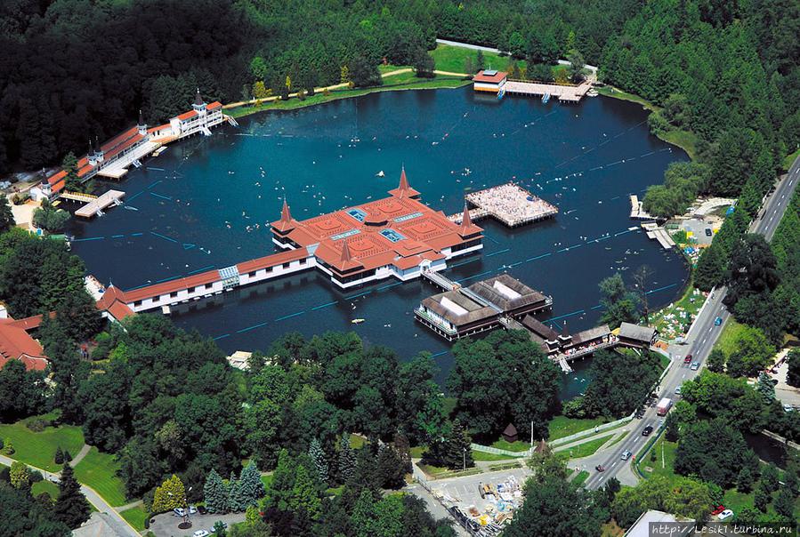 Вид озера Хевиз и купальни (фото из интернета) Хевиз, Венгрия