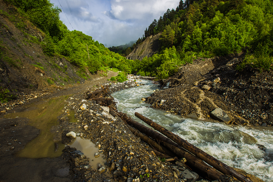 Тут и солнышко вышло, очень обрадовав нас! Уже по дороге успели немного согреться и обсохнуть.