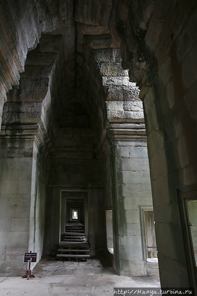 Внутренняя галерея Ангкор Вата. Фото из интернета