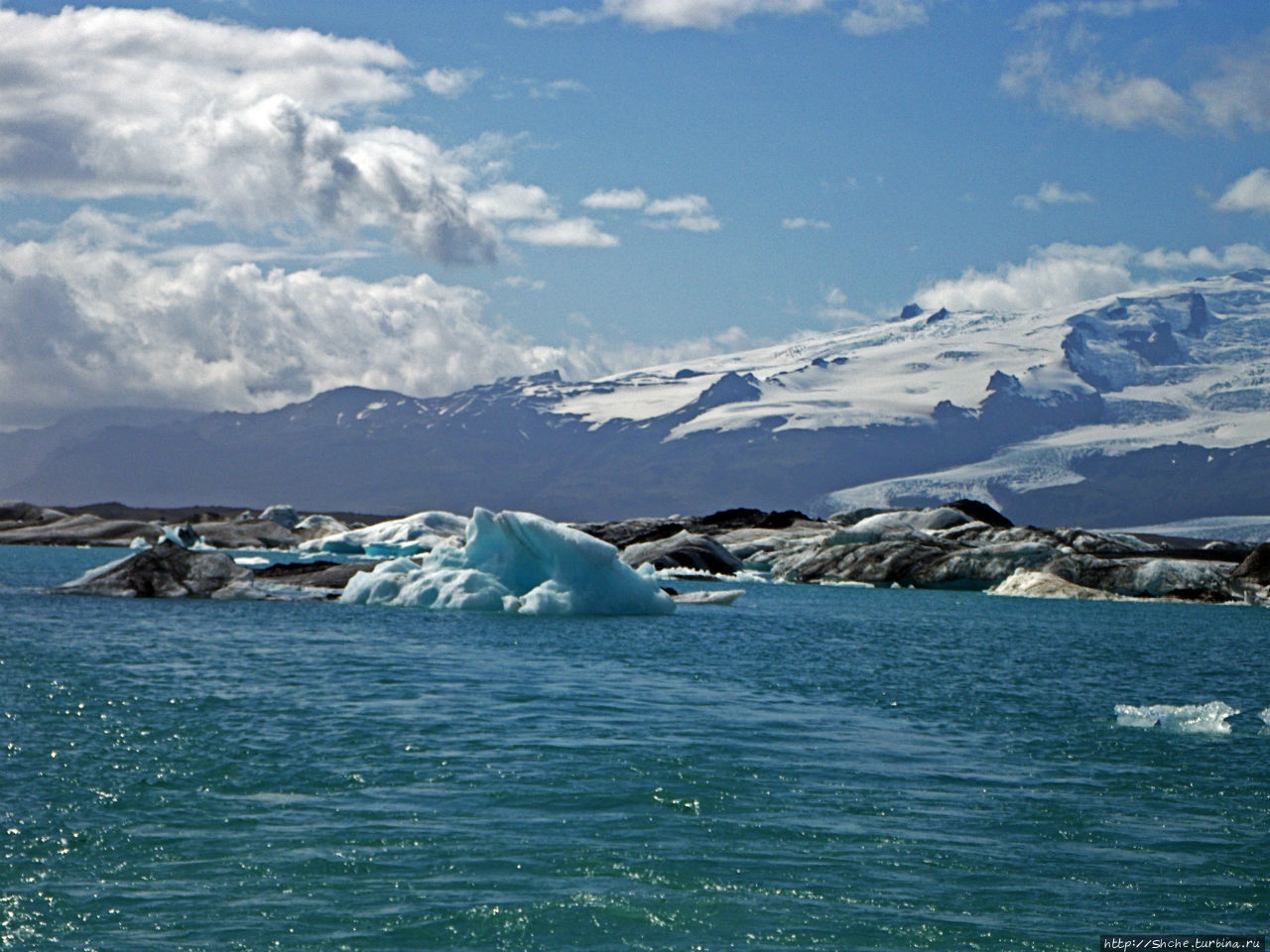 По лагуне причудливо-тающих льдов на плавающем авто-корабле