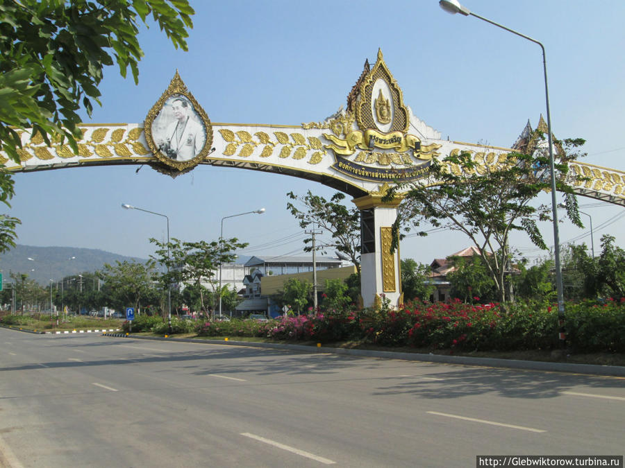 Осмотр города Нонг-Буа-Лам-Пху Нонг-Буа-Лам-Пху, Таиланд