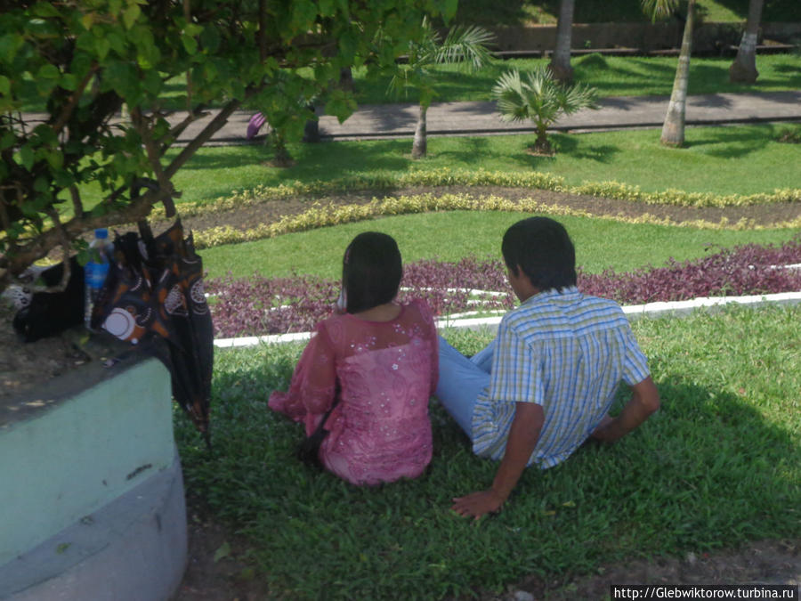 Популярное место отдыха янгонской молодежи Янгон, Мьянма