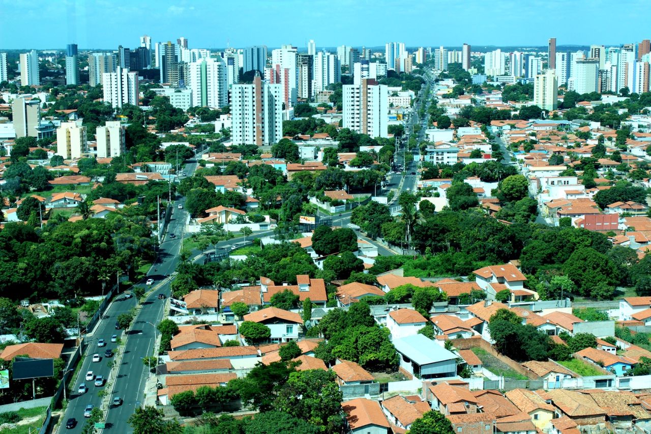Вид с панорамной площадки в западном направлении Терезина, Бразилия
