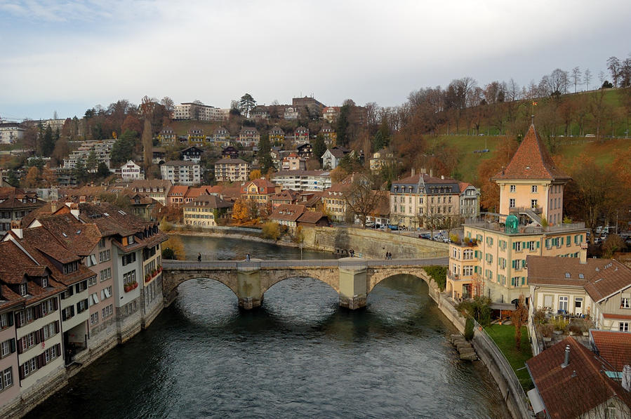 Вид на старый город и мост Унтерторбрюкке Берн, Швейцария
