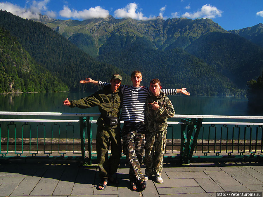 Наша тройка: я, Валентин, Александр. Рица Реликтовый Национальный Парк, Абхазия
