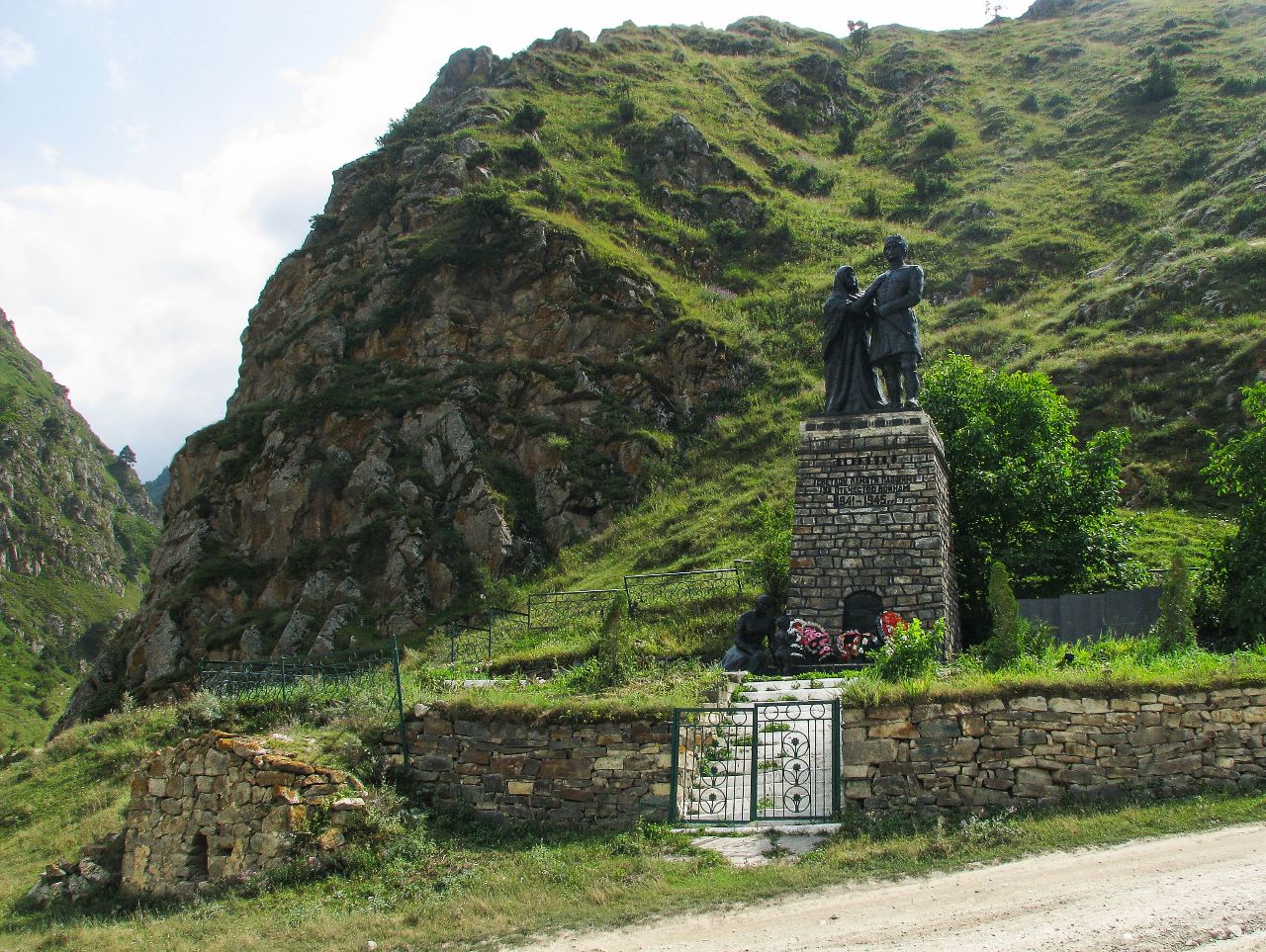 Мацута. Памятник дигорцам, павшим во время ВОВ Алания Национальный Парк, Россия