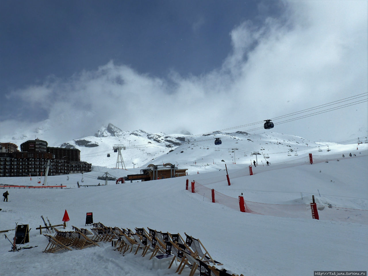 Три Долины в конце апреля -деревня Val Thorens Три Долины, Франция