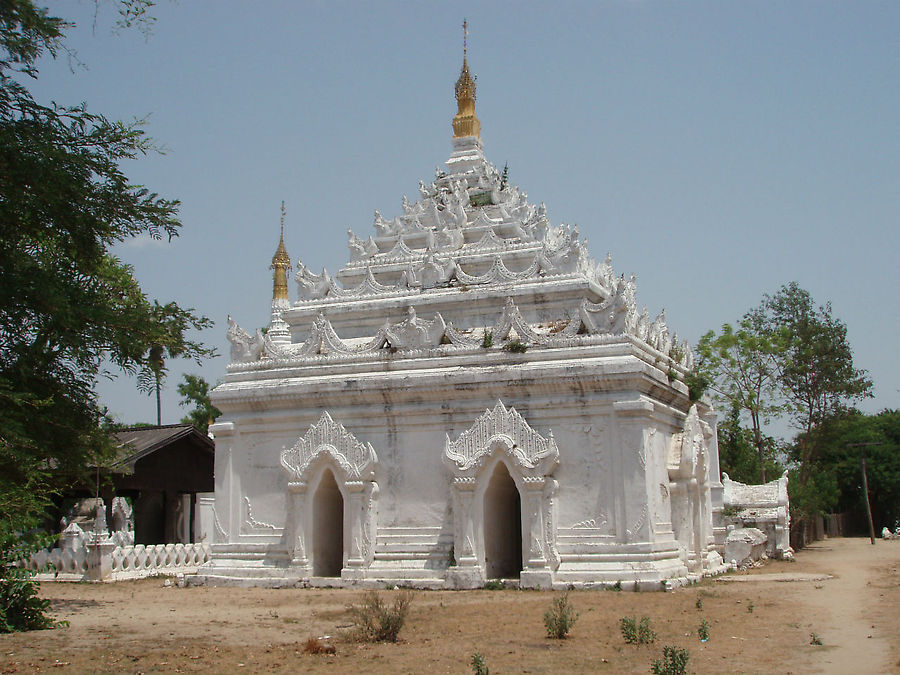 Взбитые сливки Мингуна Мингун, Мьянма
