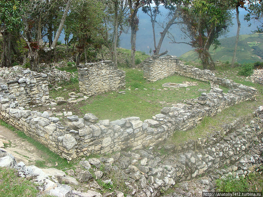 Куэлап- крепость на высоте 3000 м. Чачапояс, Перу