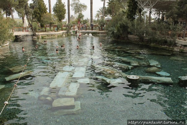 бассейн Клеопатры с термальной водой +35 Денизли, Турция