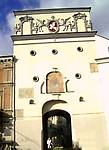 Острая брама (Aušros Vartai) — Ворота Зари — единственные сохранившиеся ворота городской стены XVI века