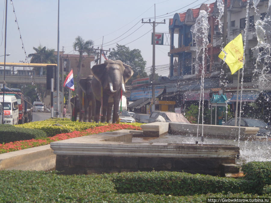 Прогулка по центру города Накхон-Найок, Таиланд