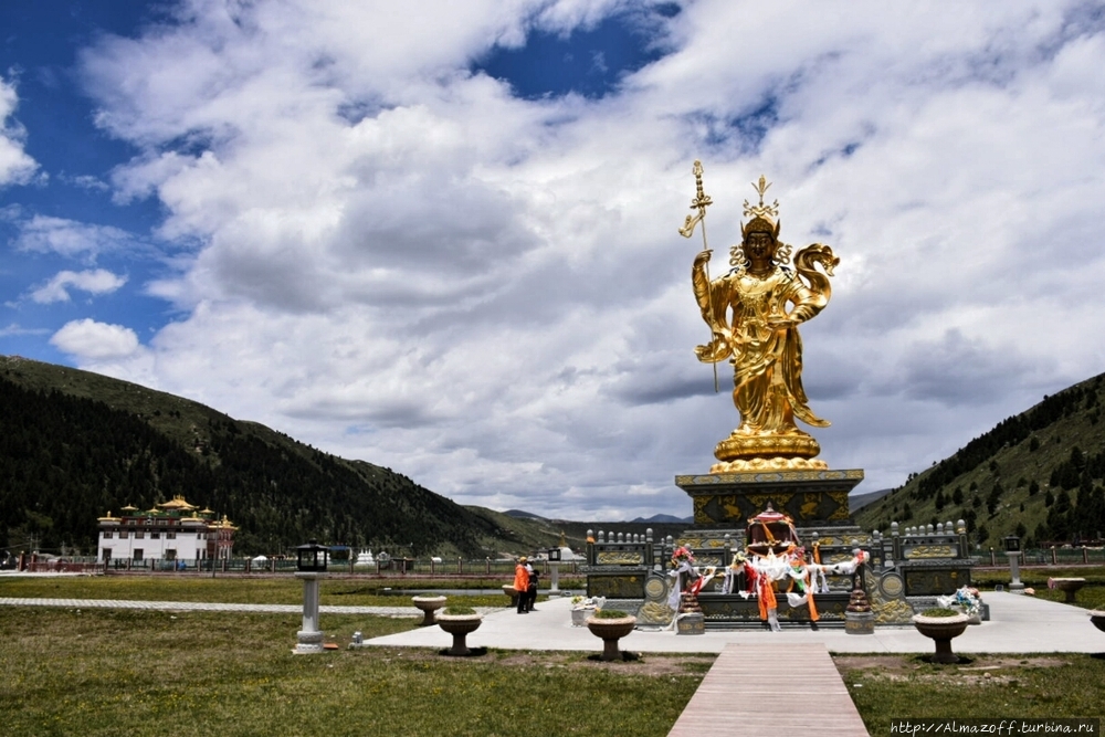 Монастырь Дзогчен Монастырь Дзогчен, Китай
