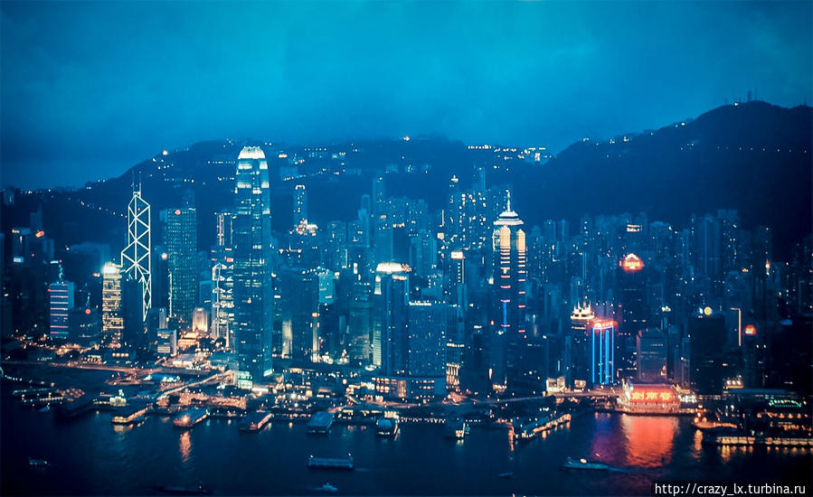 Ночной Гонконг — это отдельная история. Море огней, великолепная подсветка. Зрелище для серьезной фототехники) Гонконг