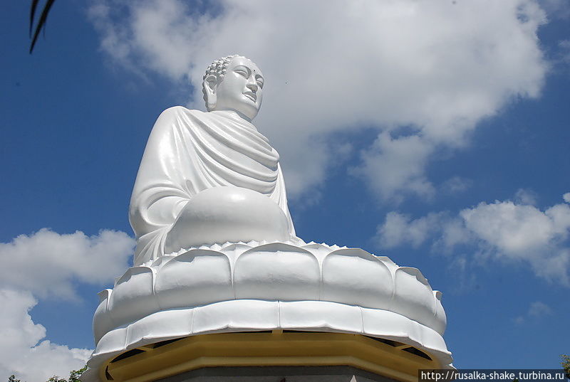 Будда в облаках Нячанг, Вьетнам