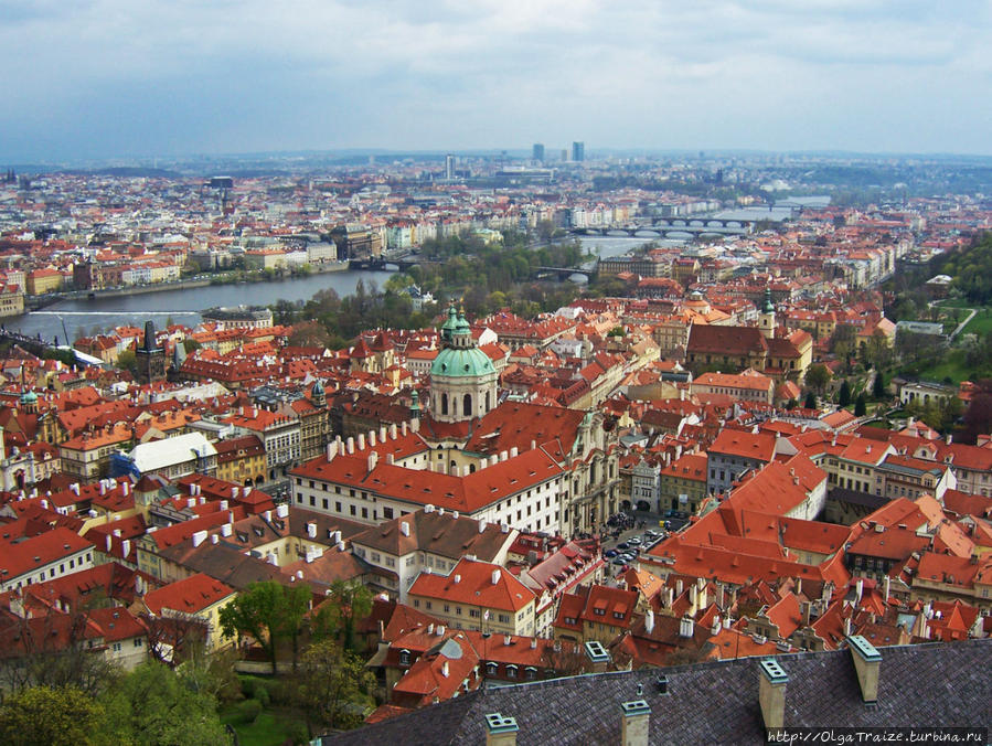 Посмотреть на Прагу с высоты колокольни собора Святого Вита Прага, Чехия