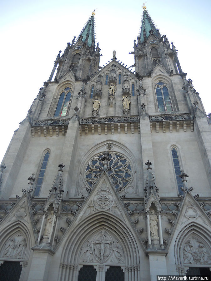Кафедральный собор св.Вацлава, схарактерным фасадом с двумя башнями, является неотъемлемой частью панорамы города. Оломоуц, Чехия
