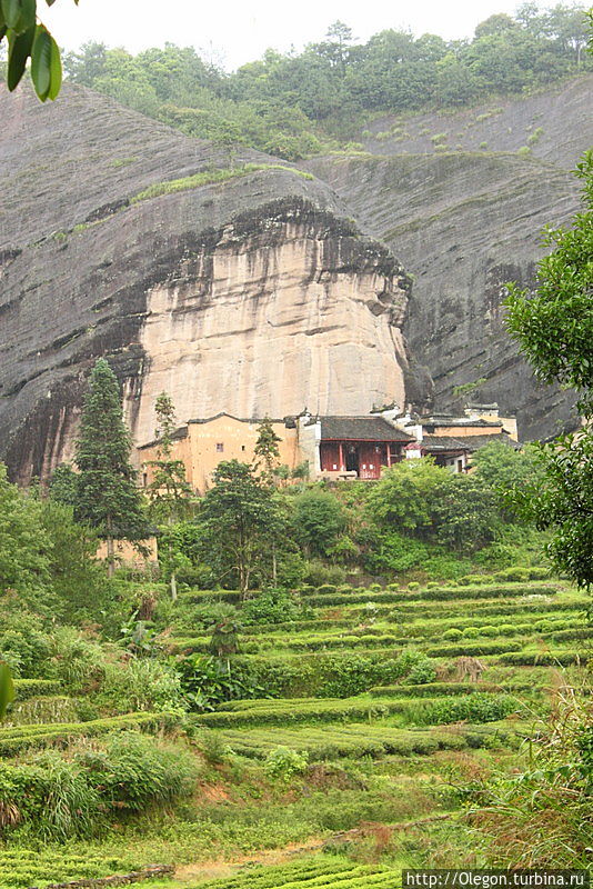 Монастырь уединения на утёсе Ма Тоу Уишань, Китай