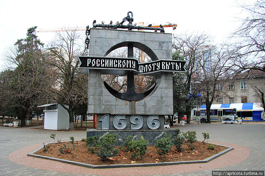 памятник в честь 300-летия образования российского флота Севастополь, Россия