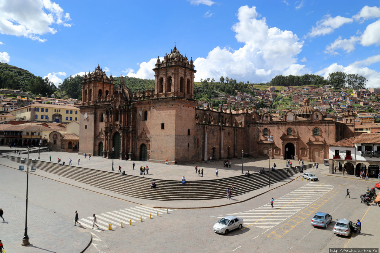 Вид с верху на Куско с церкви Компания Куско, Перу