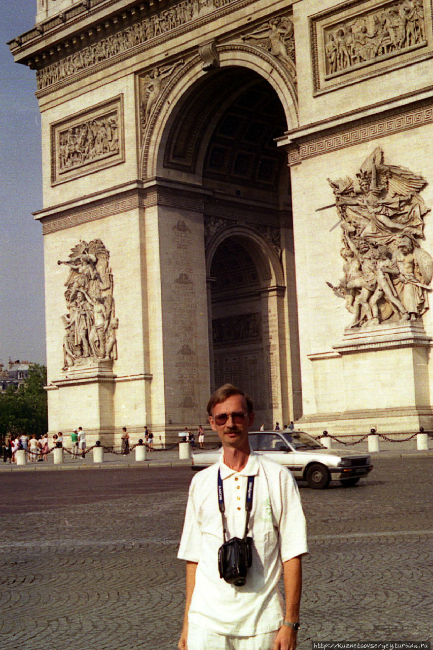 У Триумфальной арки Париж, Франция