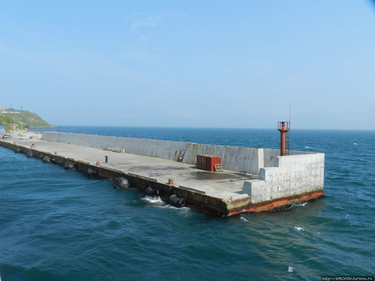 Кунашир порт. Контейнеровоз «history» ванино. Теплоход корсаков южно-курильск. База кунашир остров. Кунашир 141 катер.