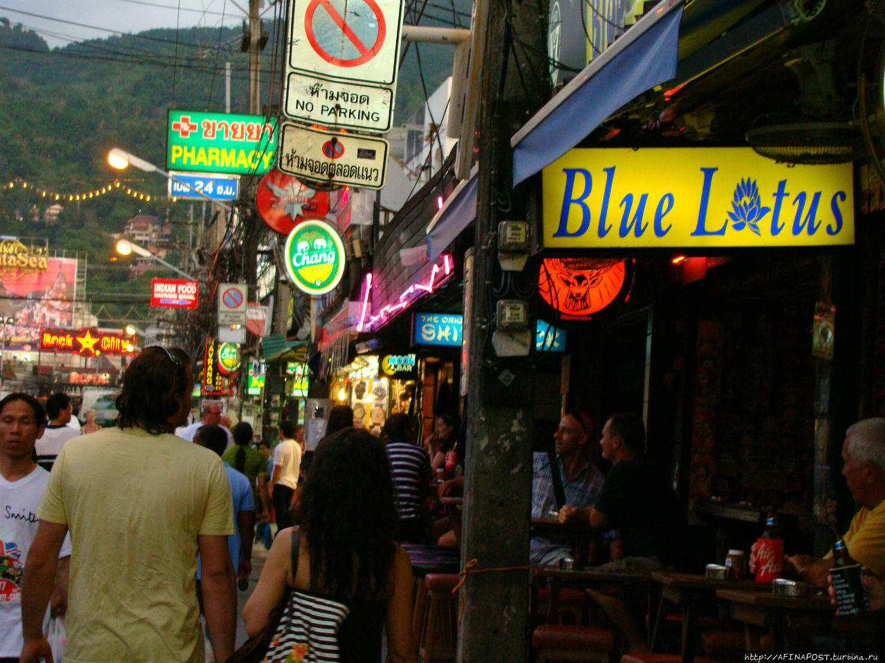 ночной патонг. паттайя таиланд бангла роуд. ночной патонг. тайланд улица бангла роуд. ночная жизнь в патонге.