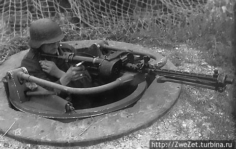 Немецкий стрелок в тобруке (фото из интернета)