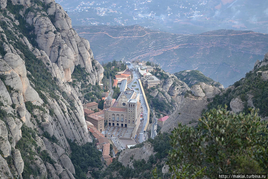 Вид на монастырь. Монастырь Монтсеррат, Испания