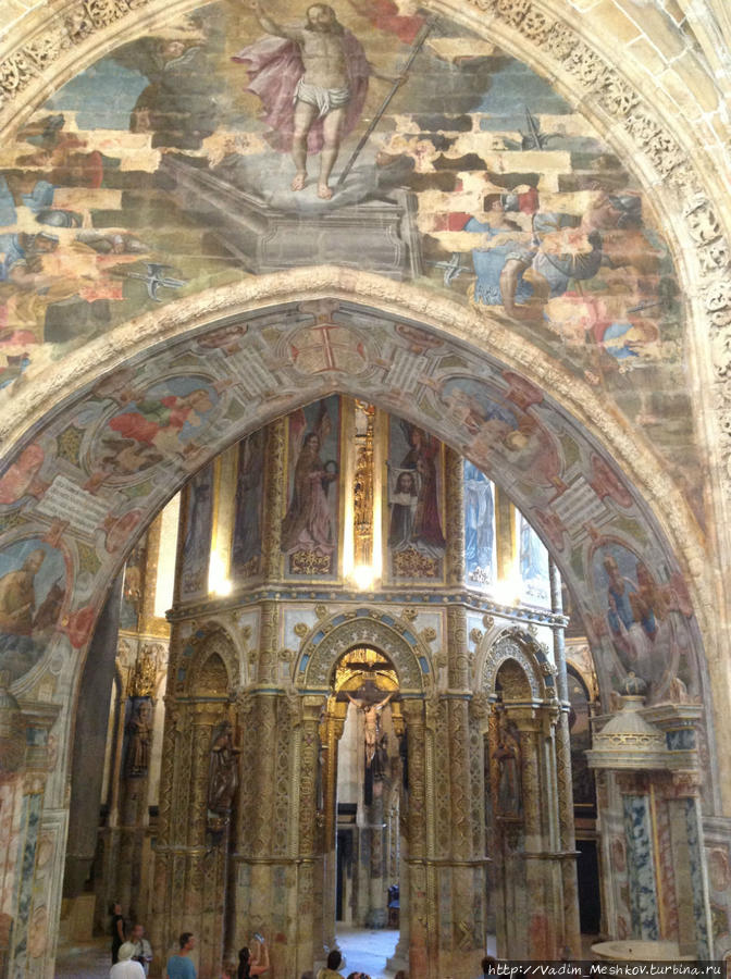 Внутри  Монастыря Ордена Христа в Томаре. Томар, Португалия