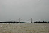 Вантовый мост через Меконг с самым длинным основным пролетом в Юго-Восточной Азии. Соединяет две провинции.