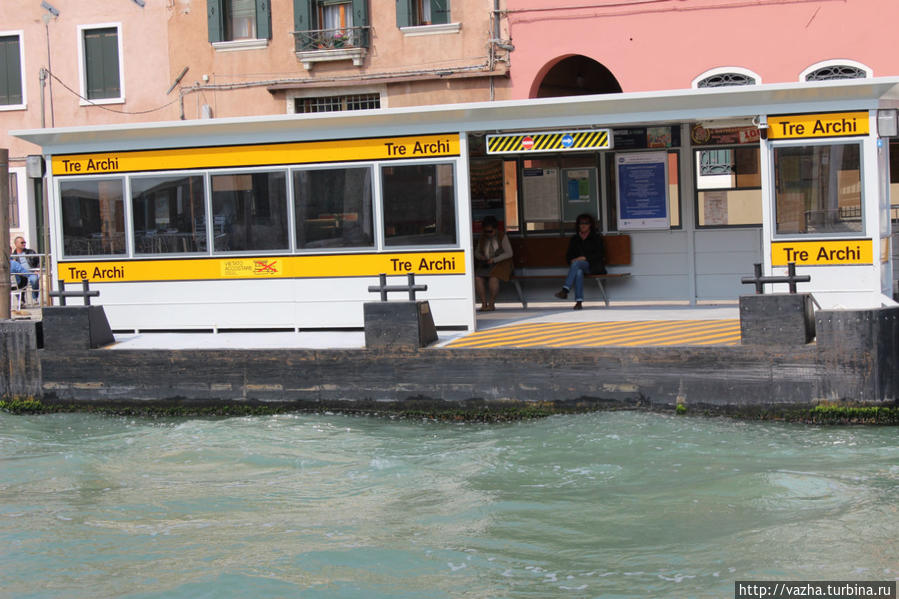 Остановка речного катера. Венеция, Италия