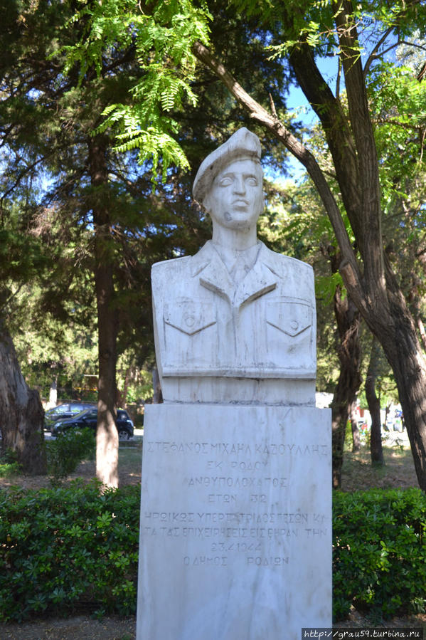 Памятник Стефаносу Михаилу Казоулису Родос, остров Родос, Греция
