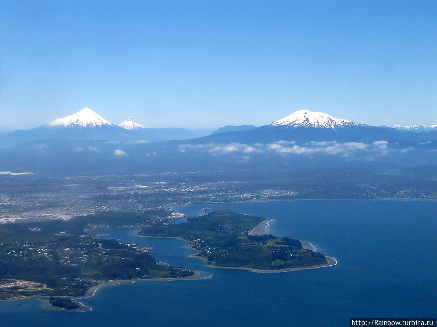 Шапки вулканов в Озёрном крае Чили
