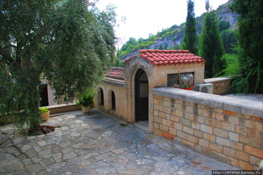 Монастырь Святого Неофита Тала, Кипр
